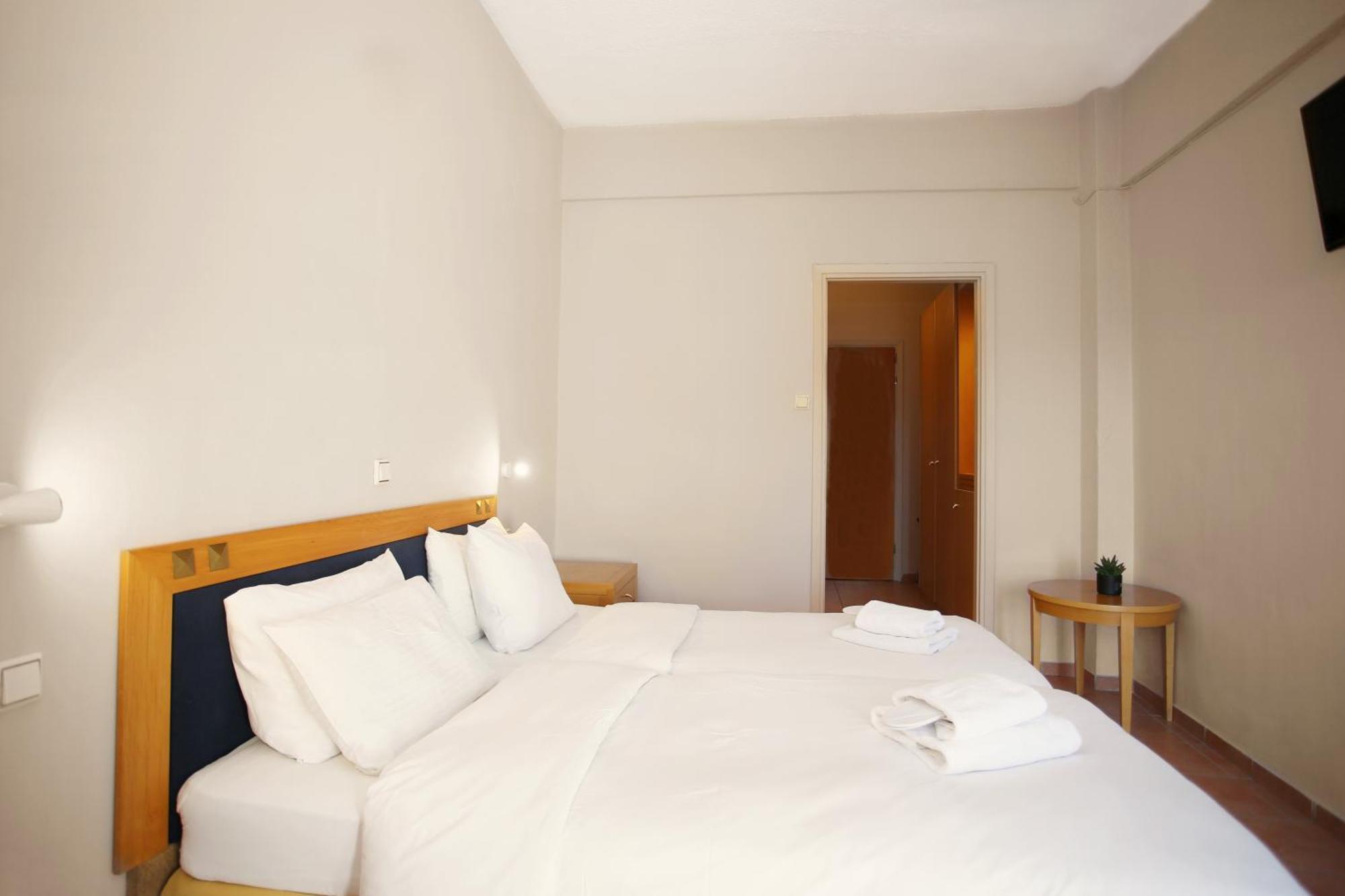 Hotel Lecadin Karpenisi Екстер'єр фото