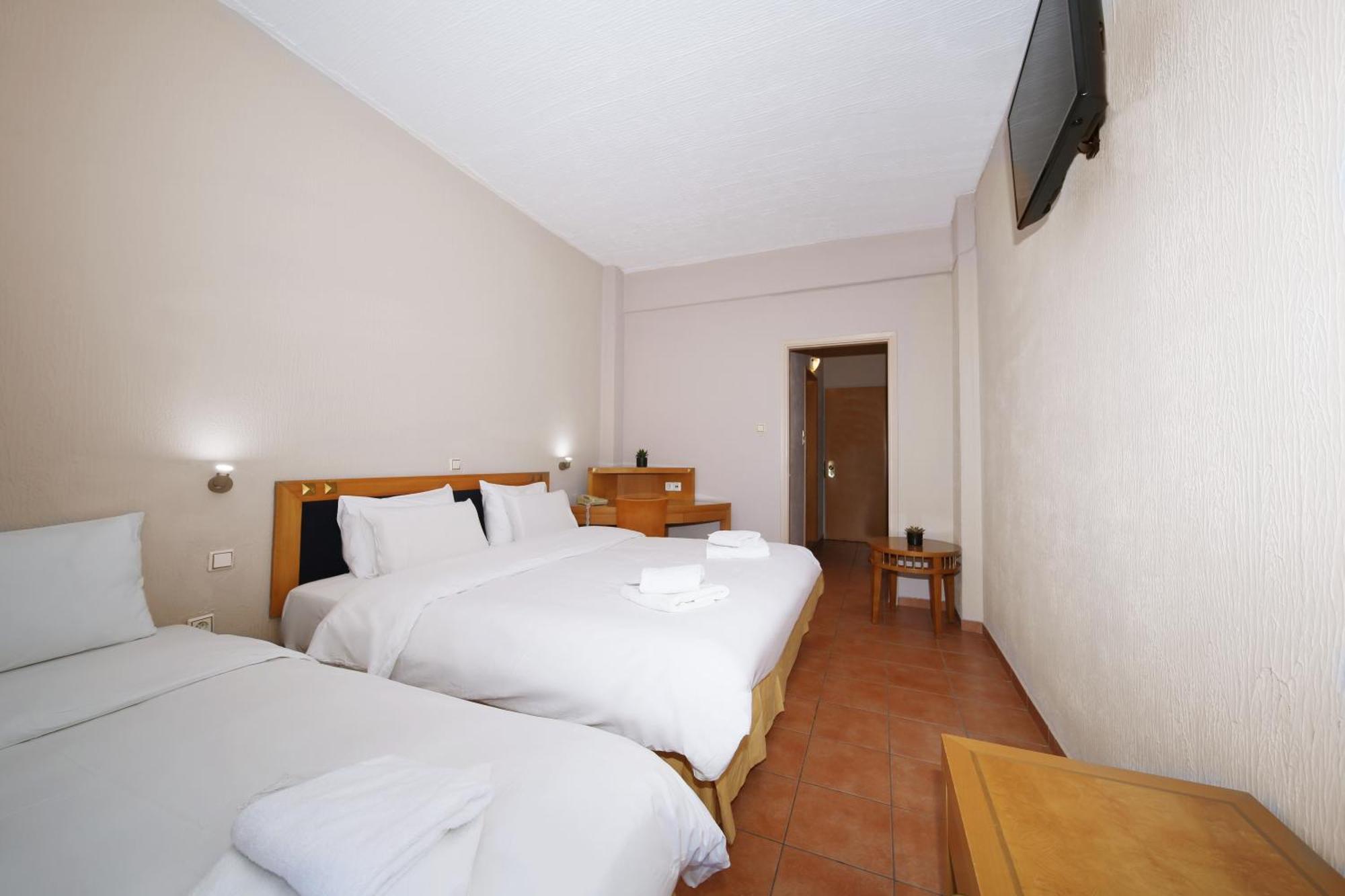 Hotel Lecadin Karpenisi Екстер'єр фото
