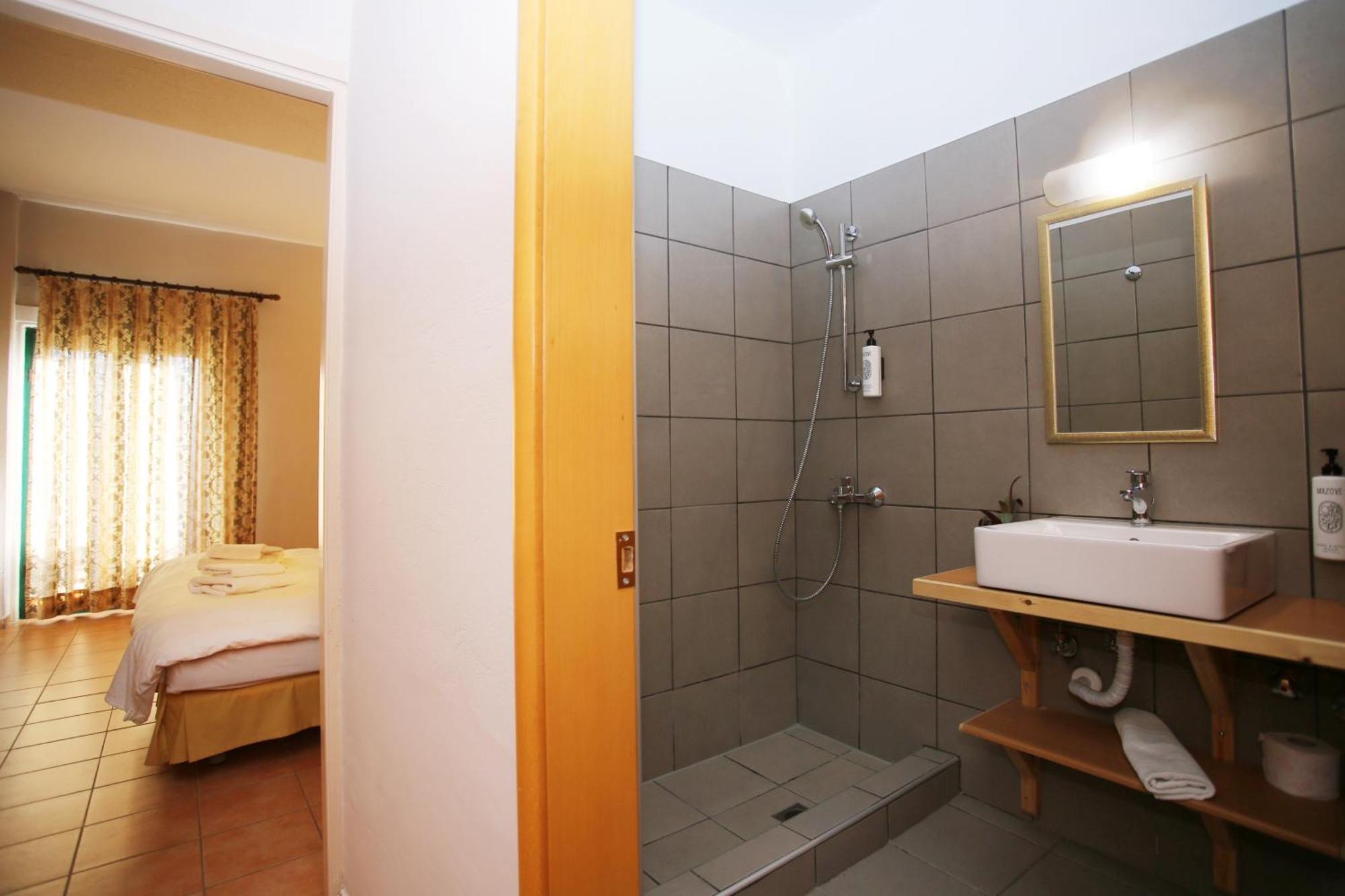 Hotel Lecadin Karpenisi Екстер'єр фото
