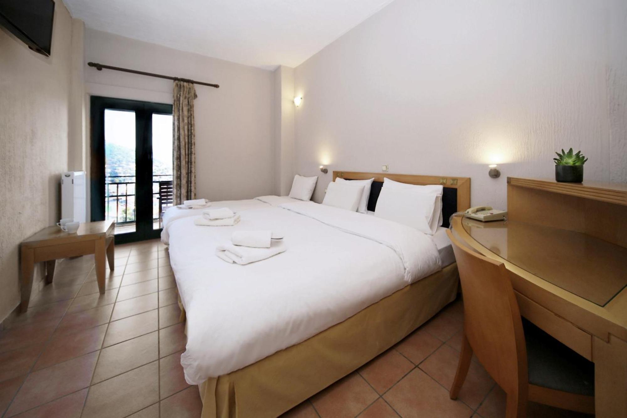 Hotel Lecadin Karpenisi Екстер'єр фото